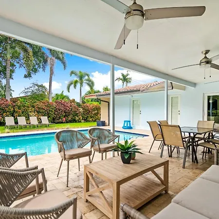 Spacious 4Br/3Ba Pool Home, Stylishly Decorated